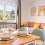 Schoene Mit Grosser Terrasse Und Moselblick Nyaraló *