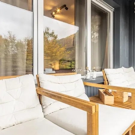 Schoene Mit Grosser Terrasse Und Moselblick קוכם