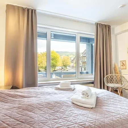 Schoene Mit Grosser Terrasse Und Moselblick *