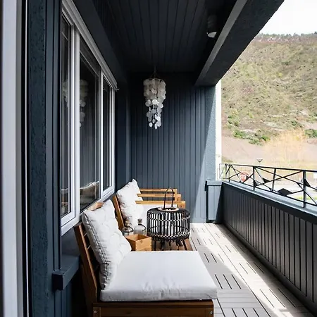 Schoene Mit Grosser Terrasse Und Moselblick * コッヘム