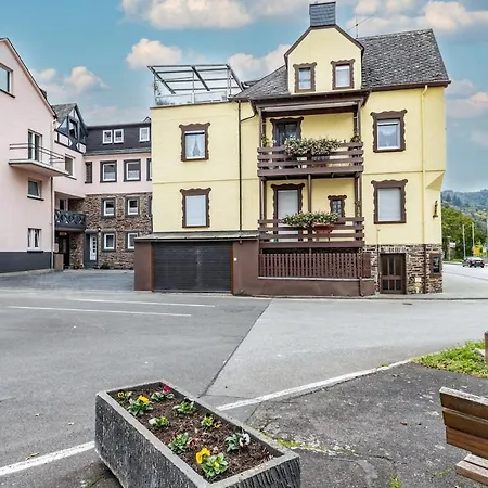 Schoene Mit Grosser Terrasse Und Moselblick