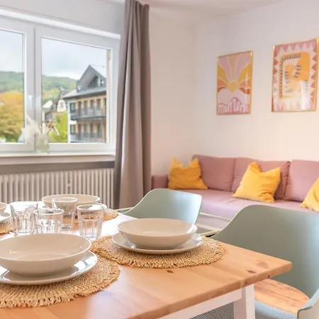 Schoene Mit Grosser Terrasse Und Moselblick Tatil Evi *