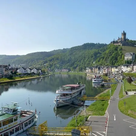 Schoene Mit Grosser Terrasse Und Moselblick Vakantiehuis Cochem