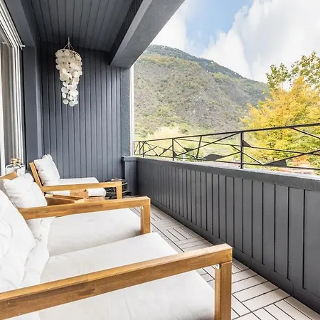 Schoene Mit Grosser Terrasse Und Moselblick Vakantiehuis