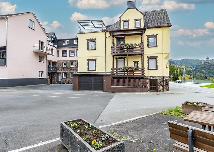 Schoene Mit Grosser Terrasse Und Moselblick