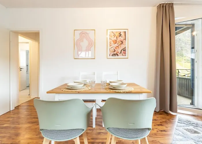 Schöne Mit Großer Terrasse Und Moselblick